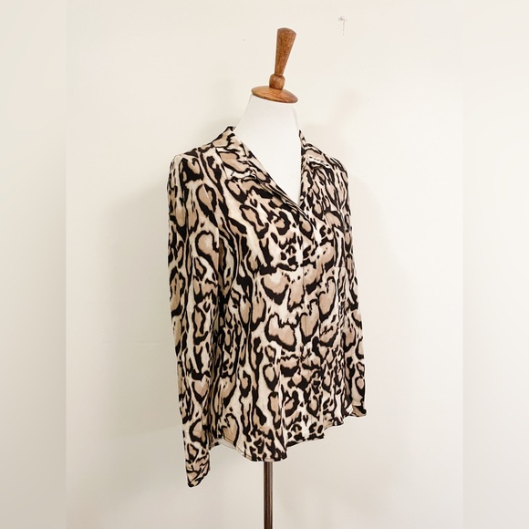 Diane Von Furstenberg Lorelei animal print leopard silk button blouse size 0 - Picture 1 of 14